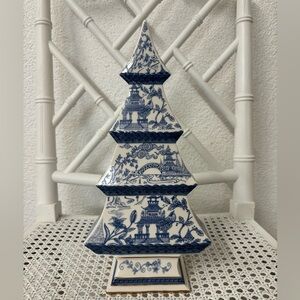 Chinoiserie Blue & White Christmas tree